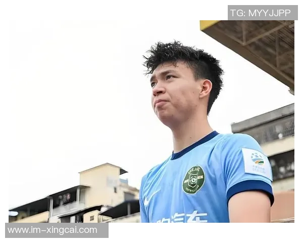 王钰栋穿热刺球衣引发热议幽默回应引发球迷热情讨论